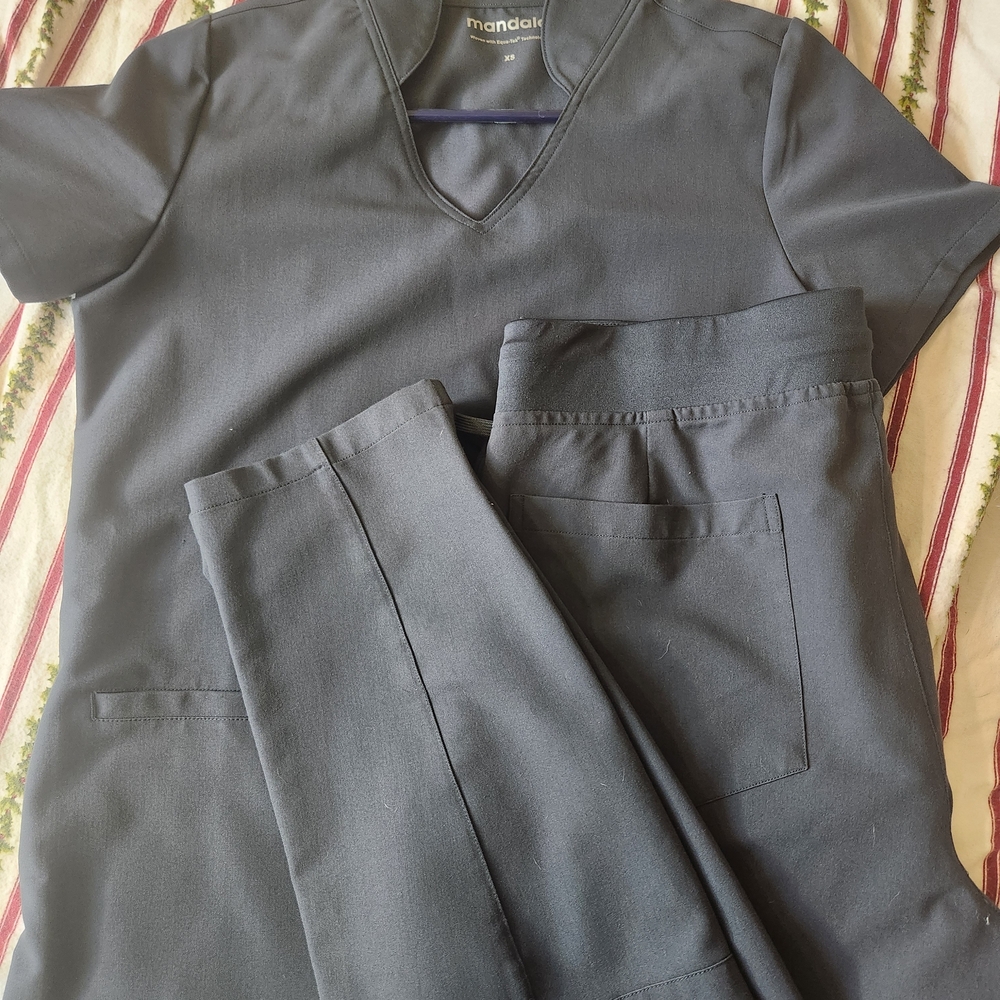 Mandala Women's Gray Scrub Set